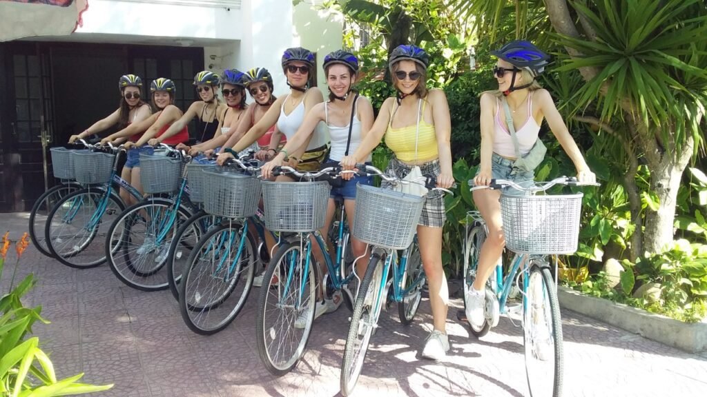 Take a ride to Hoi An ancient town