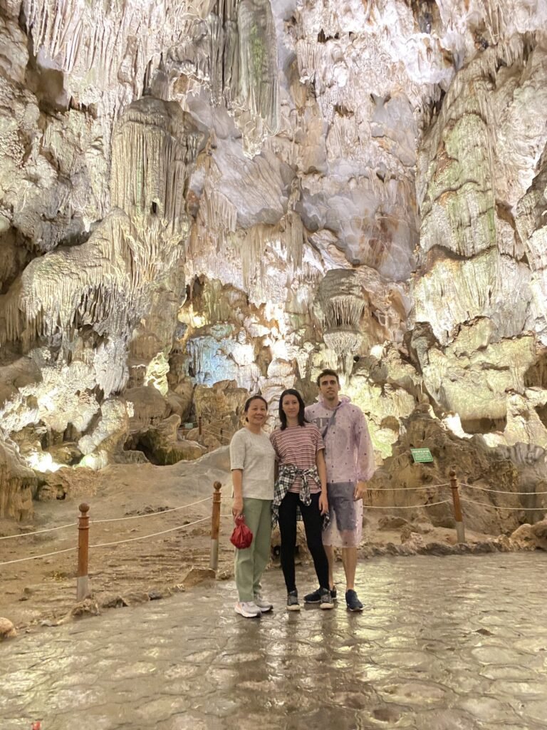 Thien Cung halong cave