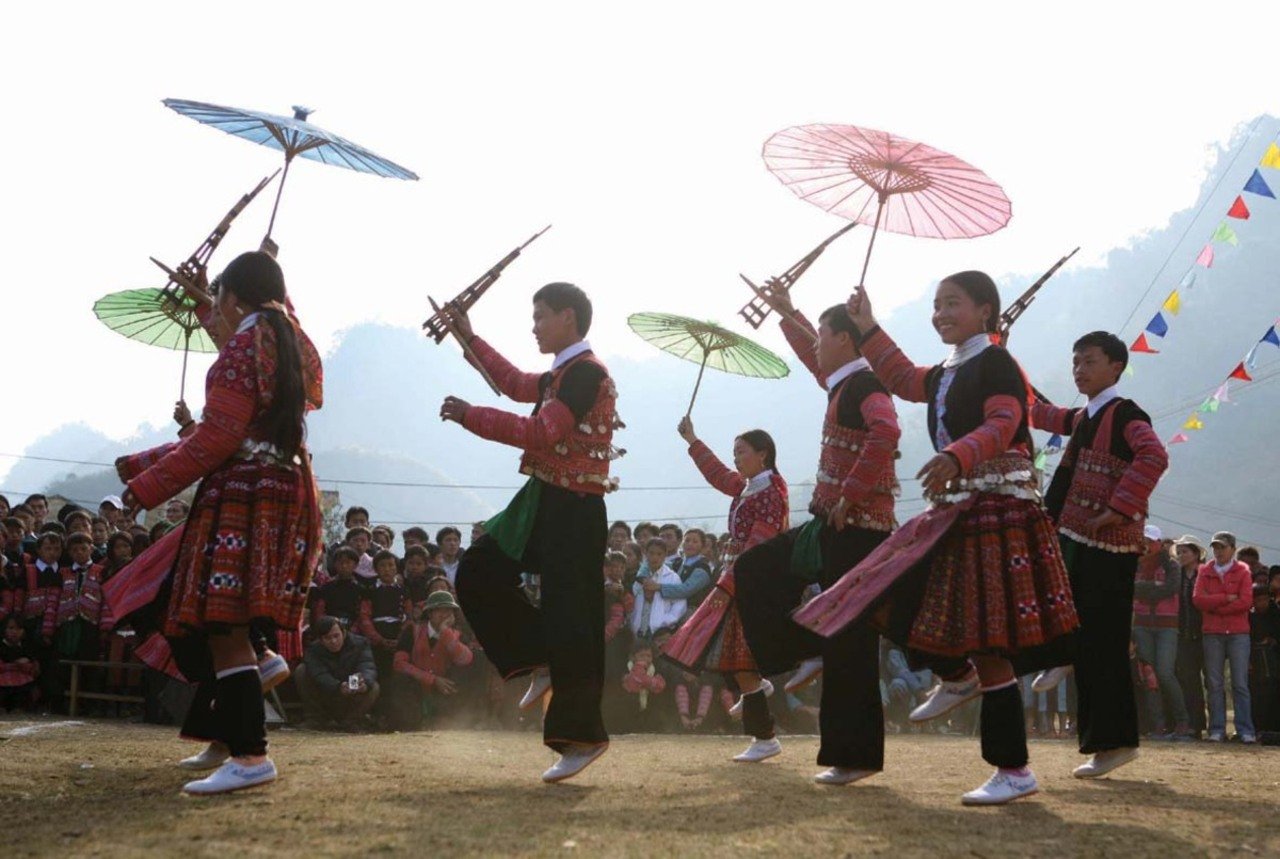 Traditional dances in Sapa