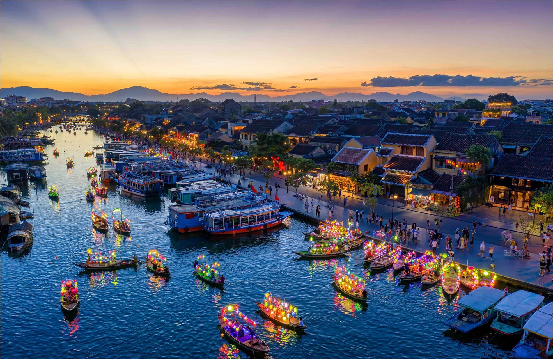 Hoi An ancient town sunset