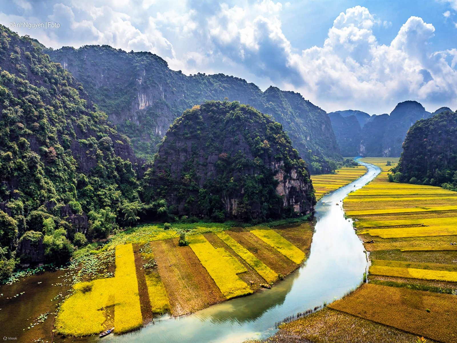 Tam Coc Boat Tour: Exploring Caves, Pagodas & Stunning Scenery