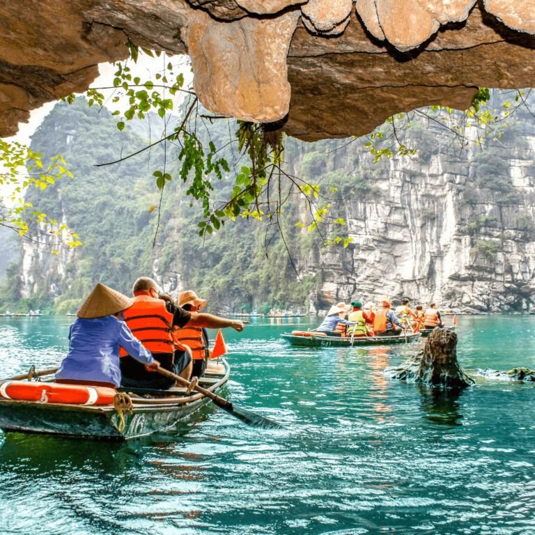 boat to Trang An