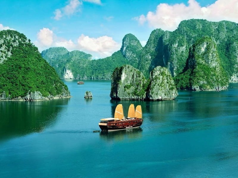 Bai Tu Long Bay 