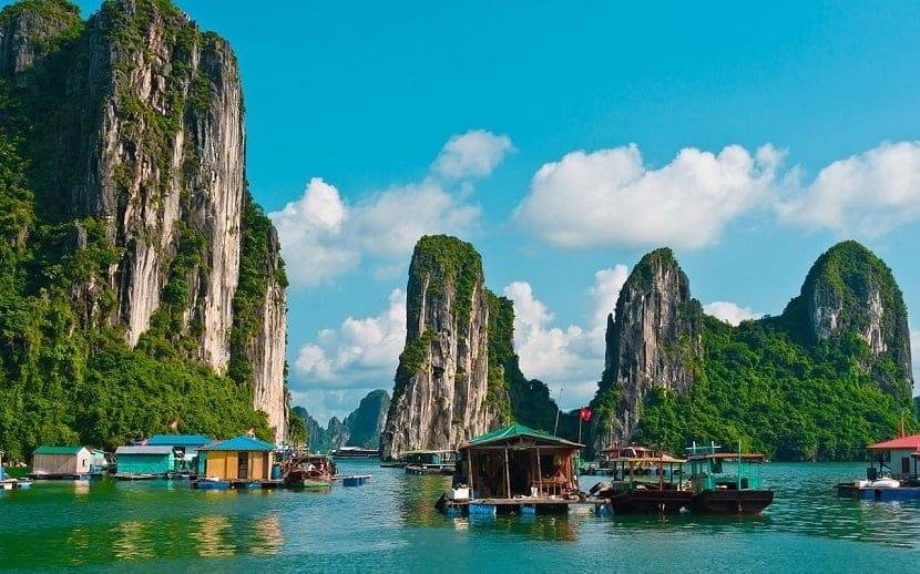 how to get to halong bay from hanoi