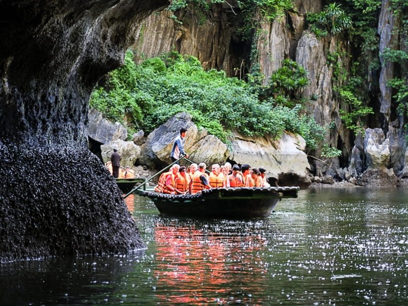 Discover Luon Cave: A Hidden Treasure Trove of Natural Wonders