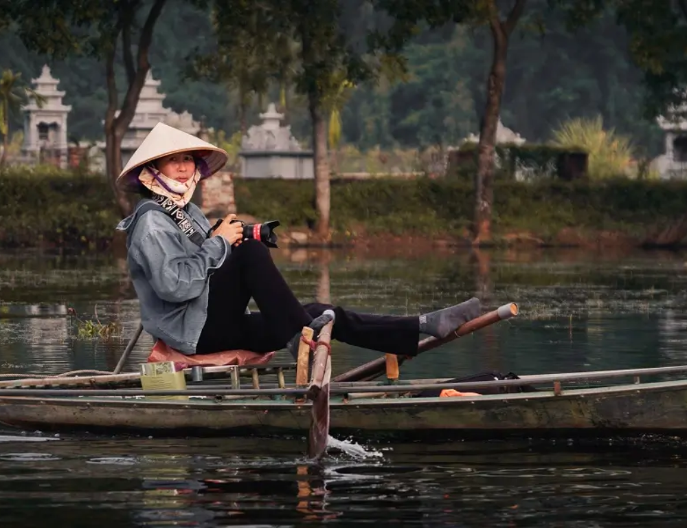 Tam Coc Boat Tour: Exploring Caves, Pagodas & Stunning Scenery