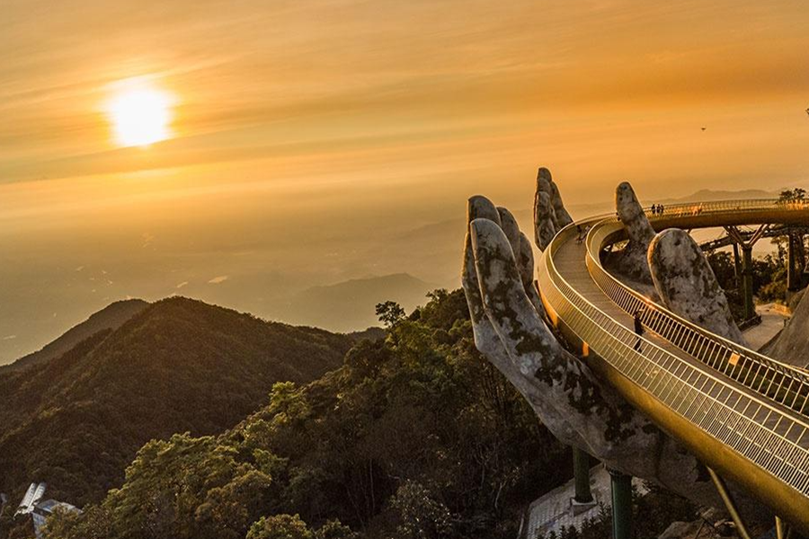 Travel Guides To Golden Bridge Da Nang Vietnam