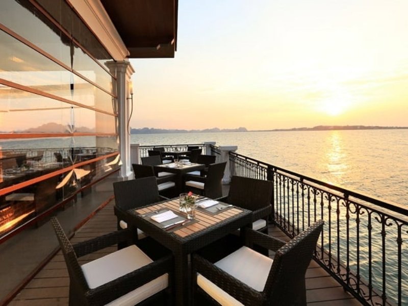 Top 11+ Must-Try In Halong Bay Restaurants For Your Trips