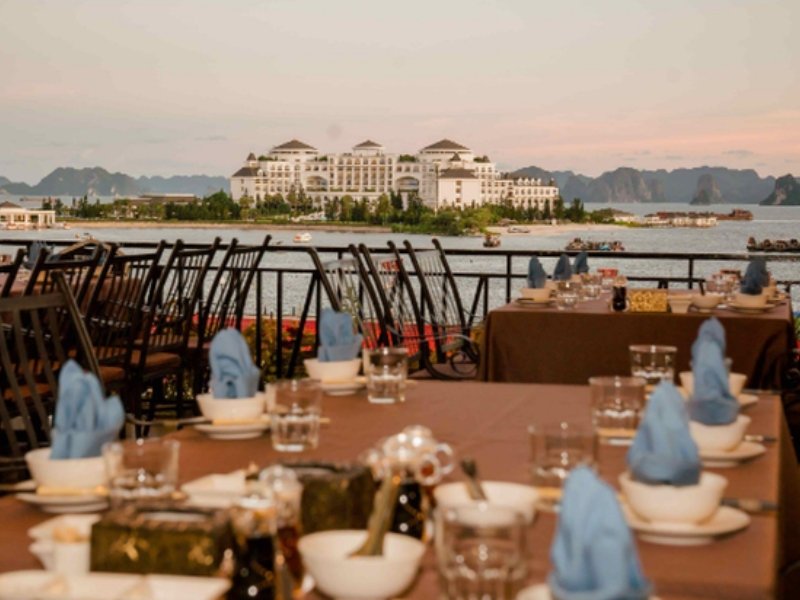 Top 11+ Must-Try In Halong Bay Restaurants For Your Trips