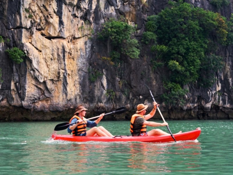 Top Some Summer Activities in Halong Bay You Shouldn't Miss