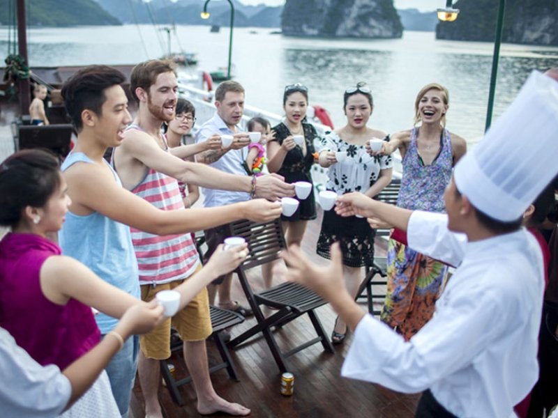 Top Some Summer Activities in Halong Bay You Shouldn't Miss