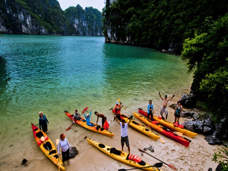 Top Some Summer Activities in Halong Bay You Shouldn't Miss