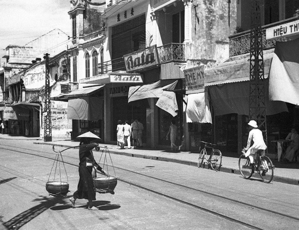 Exploring Hanoi Old Quarter: A Guide to Its Hidden Alleys & Historic Charm