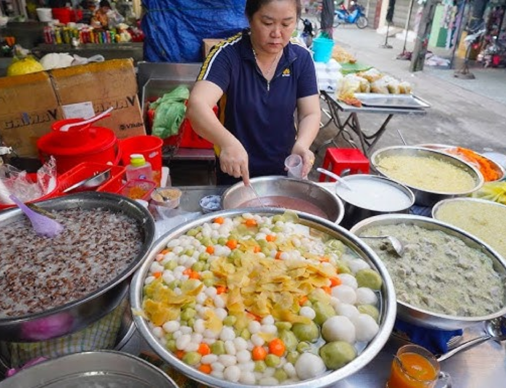 The Best of Local Cuisine: Xom Cui Market