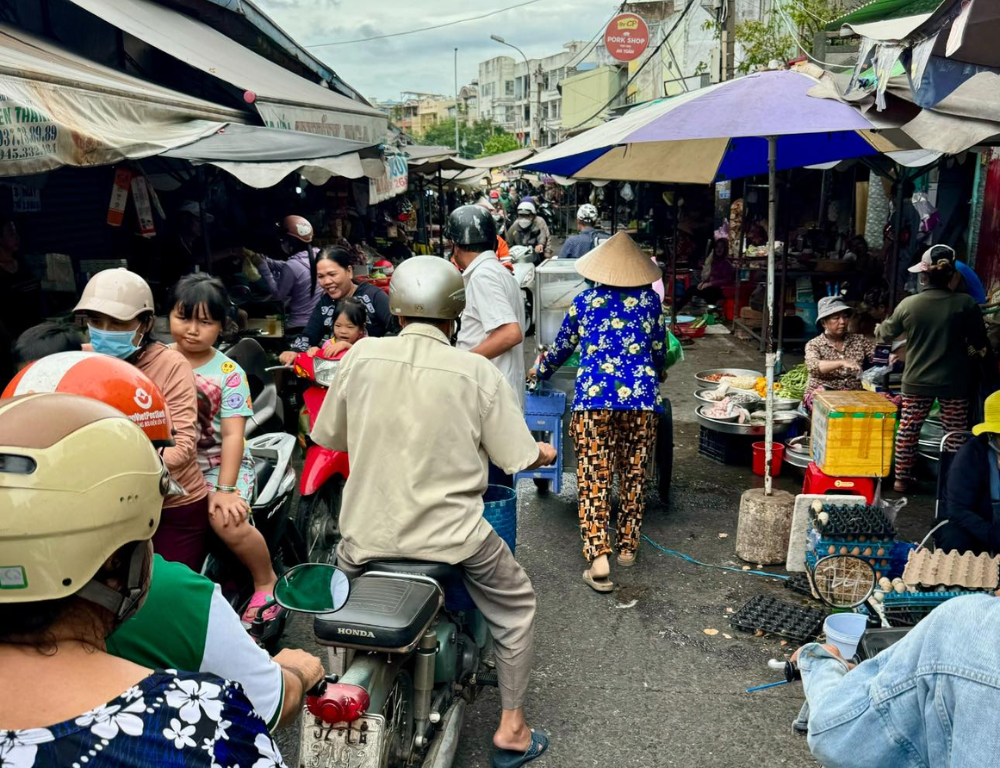 The Best of Local Cuisine: Xom Cui Market