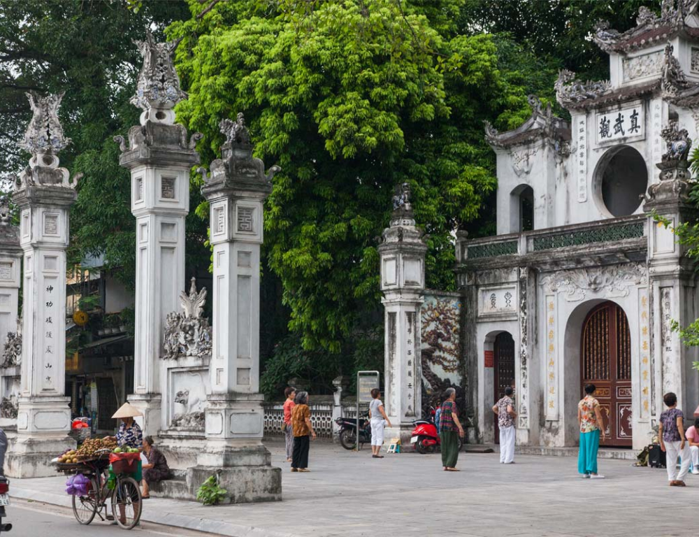 West Lake Hanoi: The Best Time to Visit and What to Expect