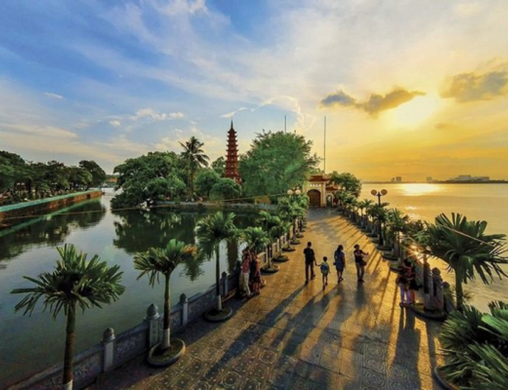 West Lake Hanoi: The Best Time to Visit and What to Expect