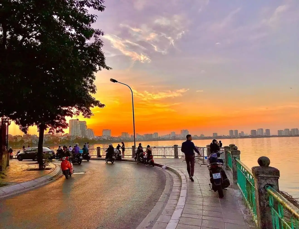 West Lake Hanoi: The Best Time to Visit and What to Expect