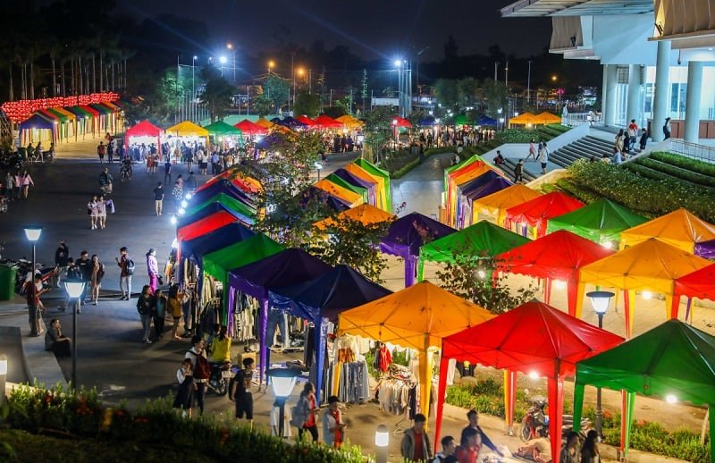 A Local's Guide to the Best Ho Chi Minh City Night Markets in District 5