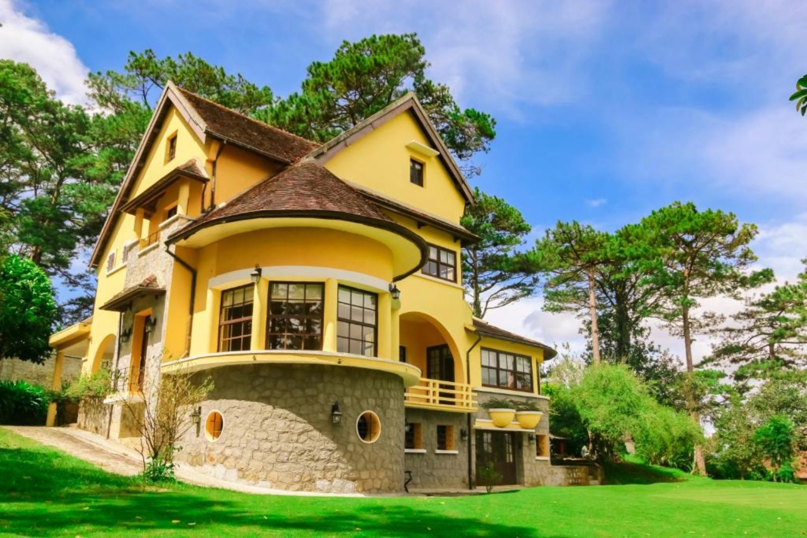 Da Lat Romantic Getaways: Cozy Cottages & Luxury Villas