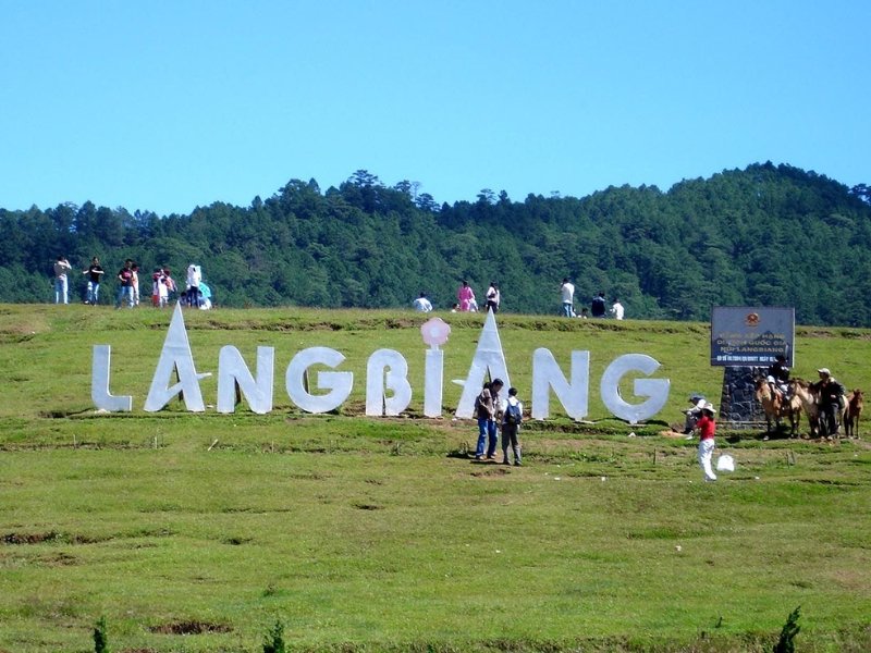 Lang Biang Mountain: Hiking & Stunning Views in Da Lat