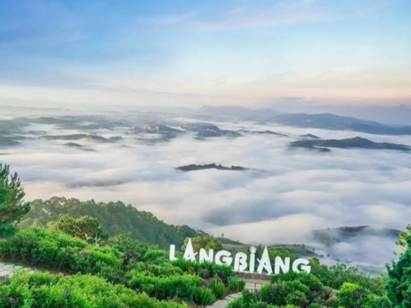 Lang Biang Mountain: Hiking & Stunning Views in Da Lat