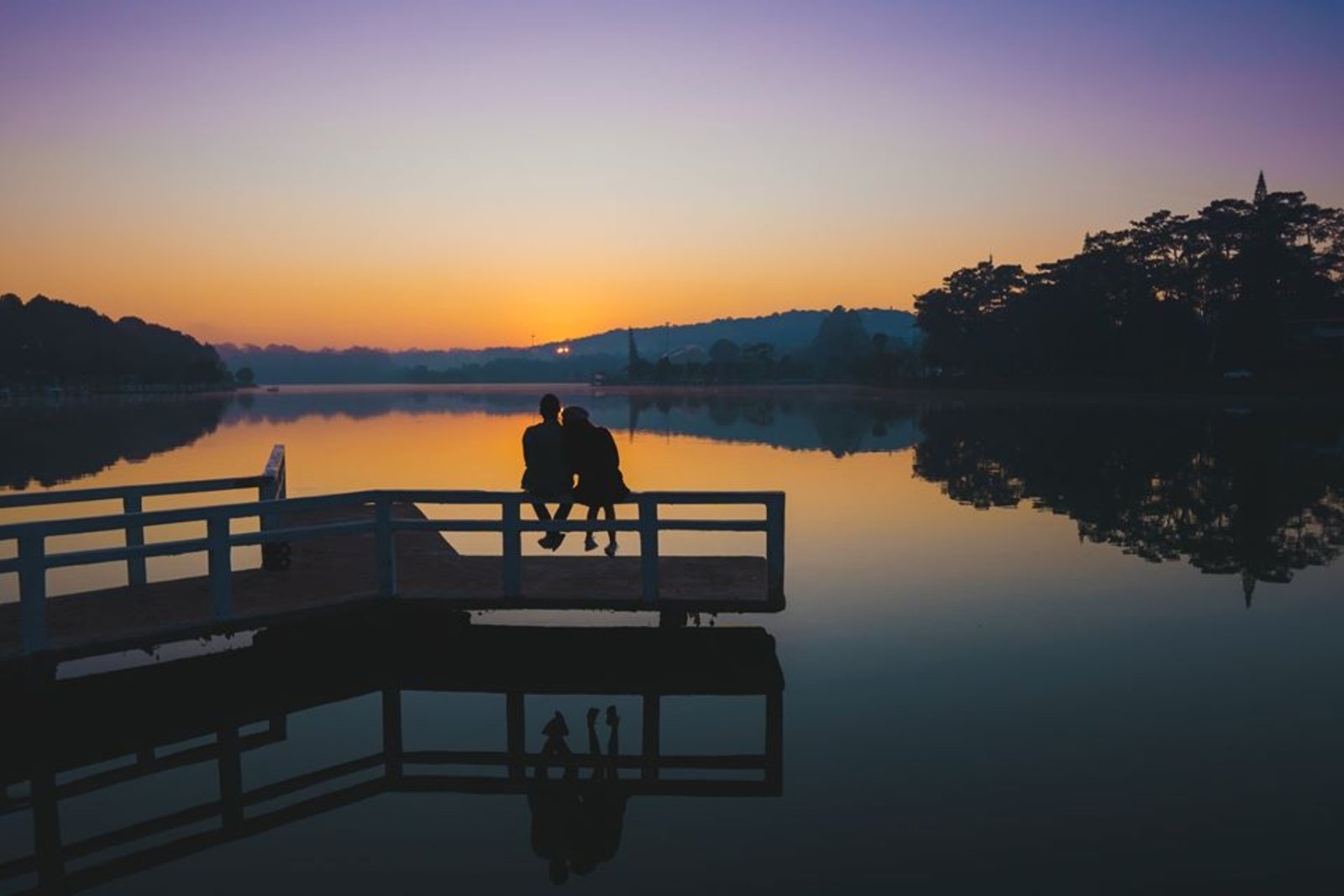 Explore the Scenic Views of Xuan Huong Lake in Da Lat