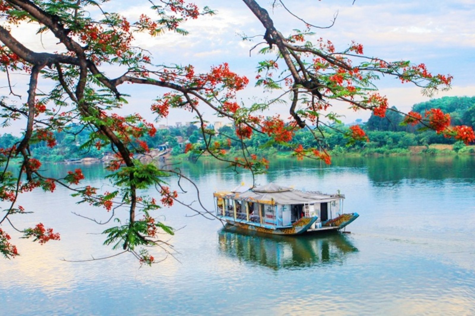 Hue Perfume River: Cruises, History, and Romantic Sunsets