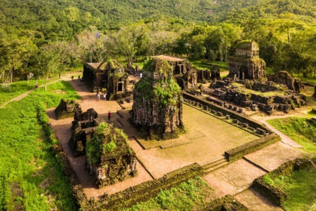 Day-by-Day 2 Weeks Central Vietnam Itinerary