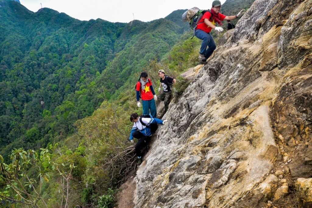 Overview of Trekking Fansipan