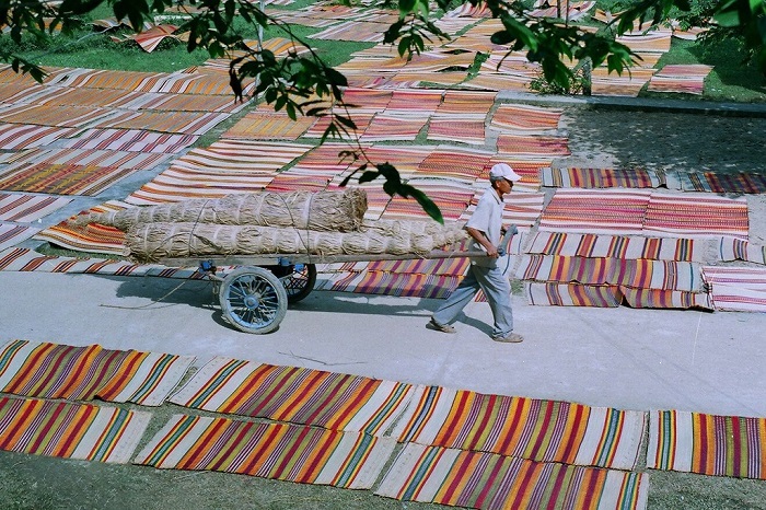 things to do in Central Vietnam: The Mat-Weaving Villages