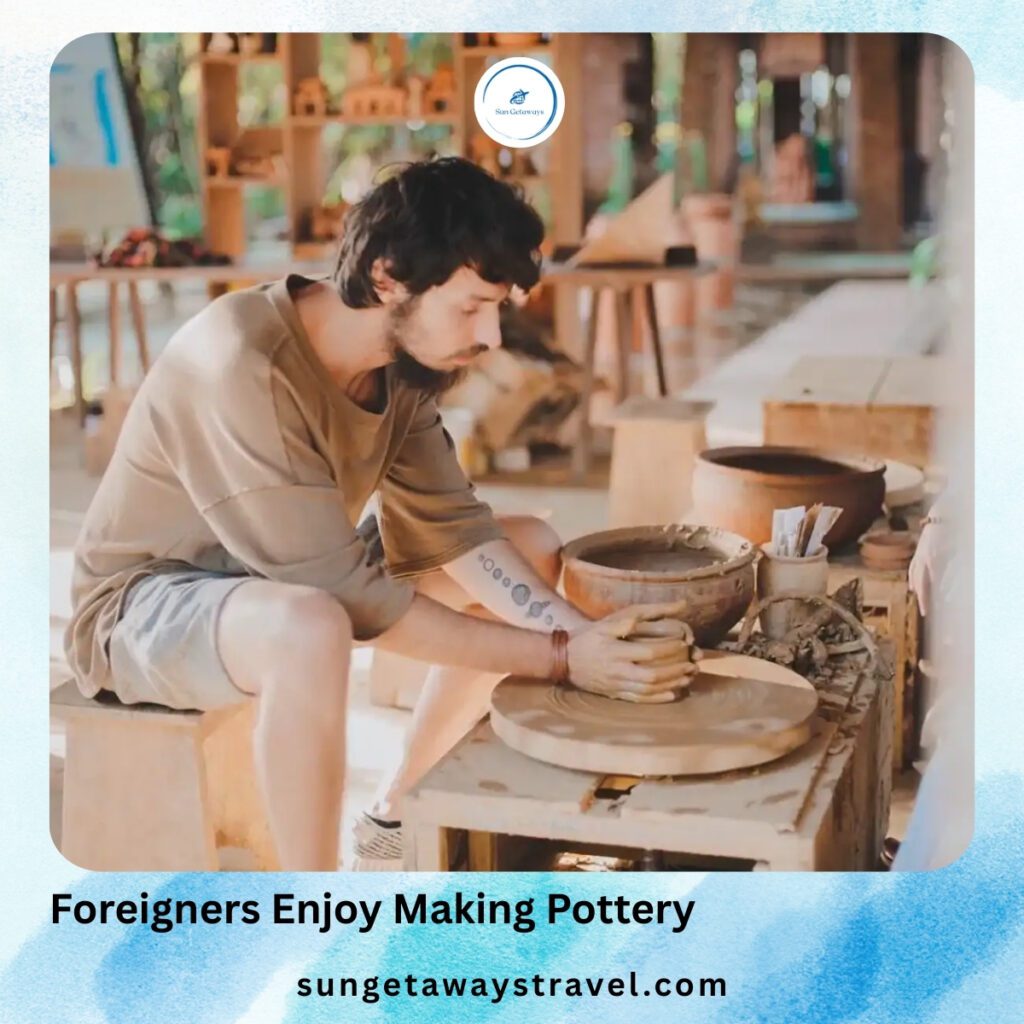 Foreigners Enjoy making pottery