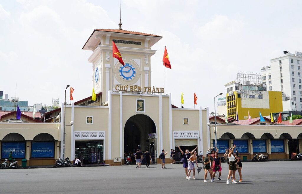 afternoon activities in Vietnam in local market