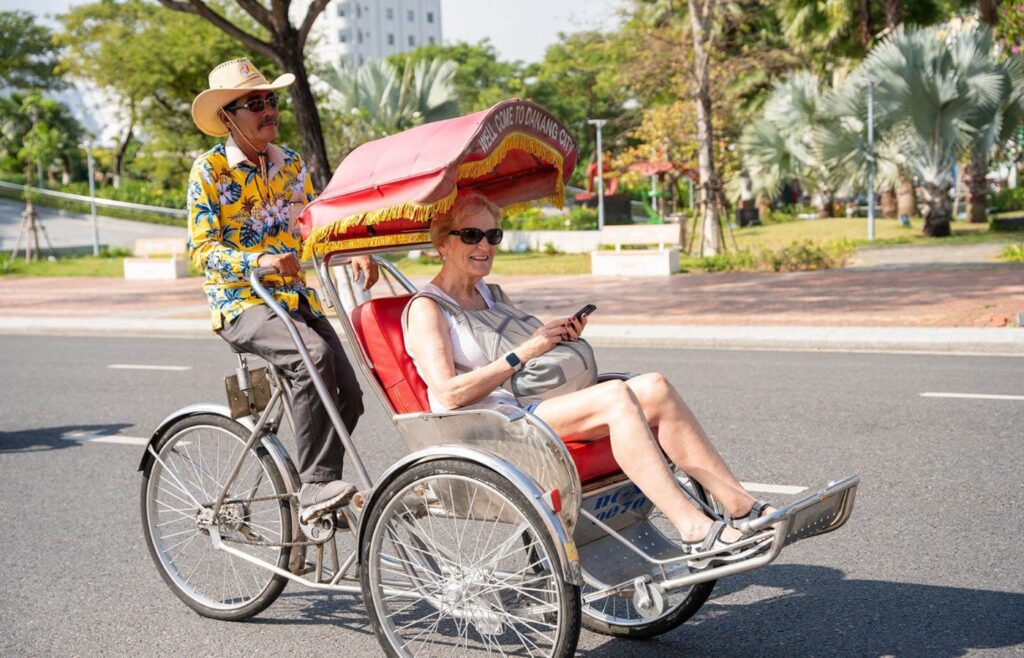 experience the afternoon cyclo ride in Vietnam