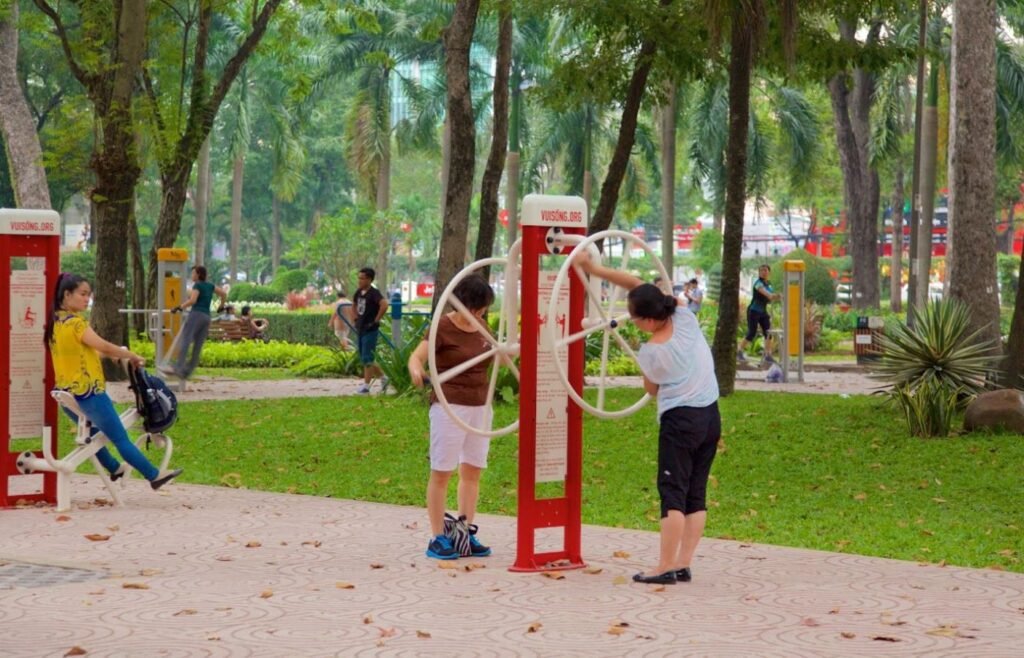 do excercise in tao dan park