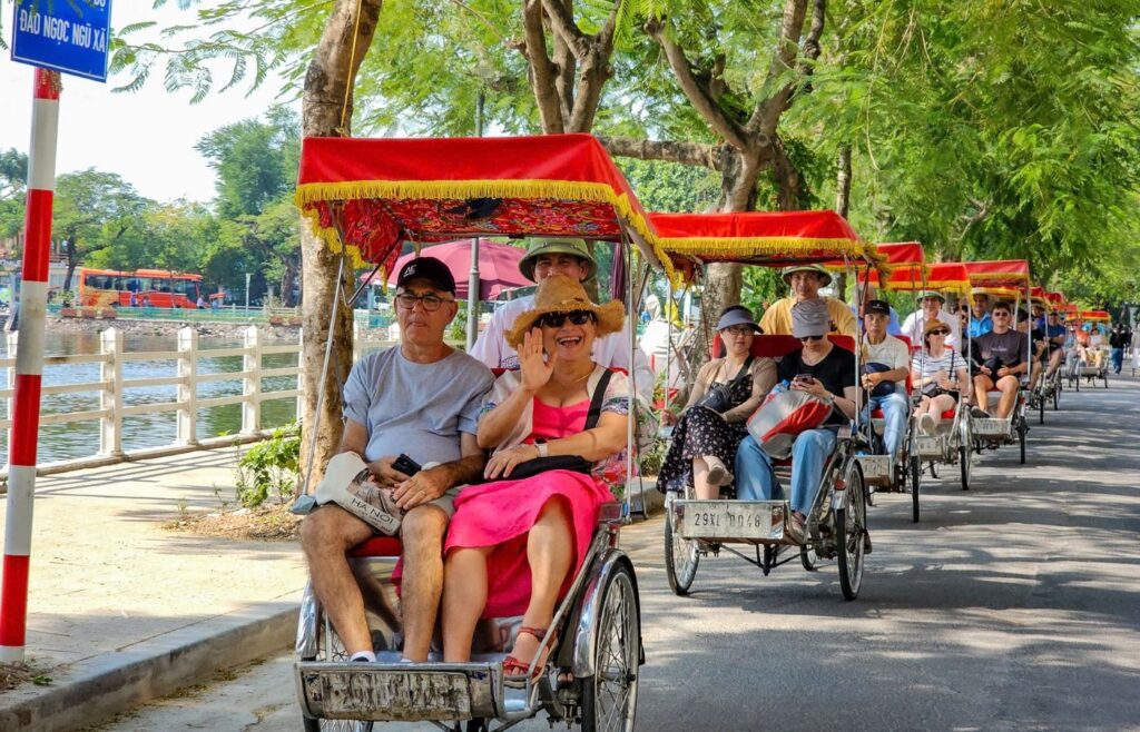 choosing gifts for Vietnamese Women’s Day while traveling