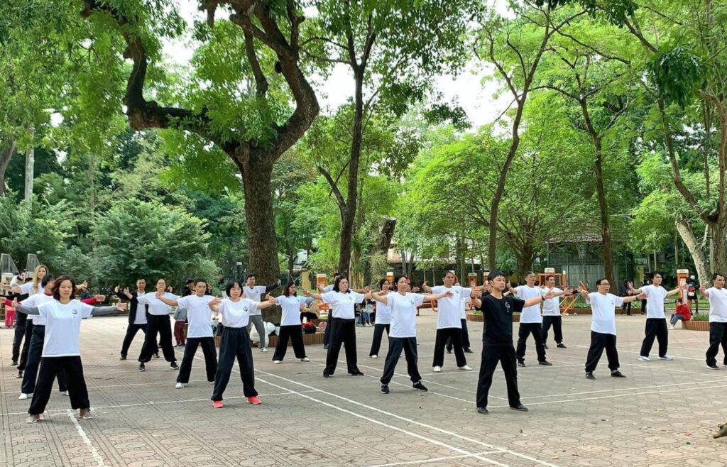 a club of tai chi in vietnam parks