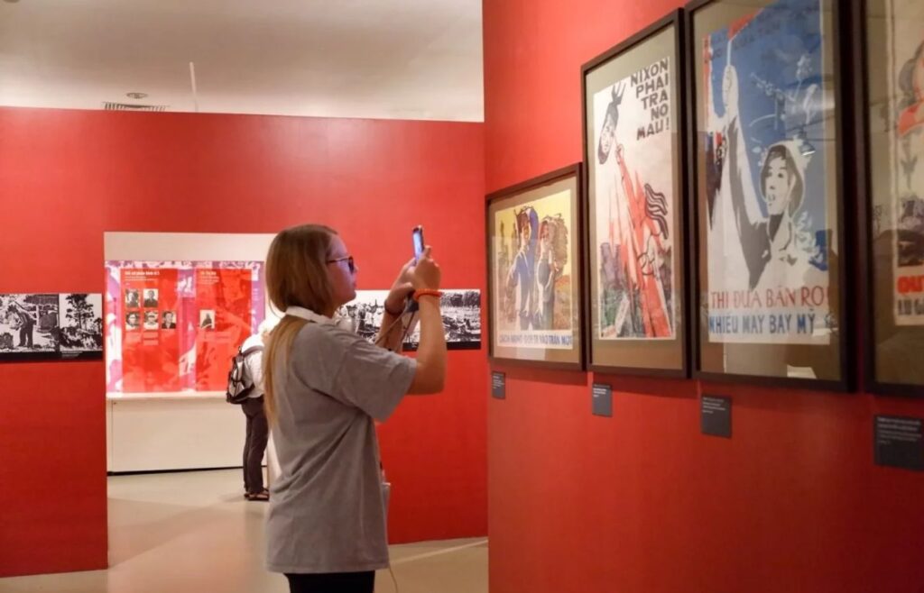 traveler learns about vietnamese women