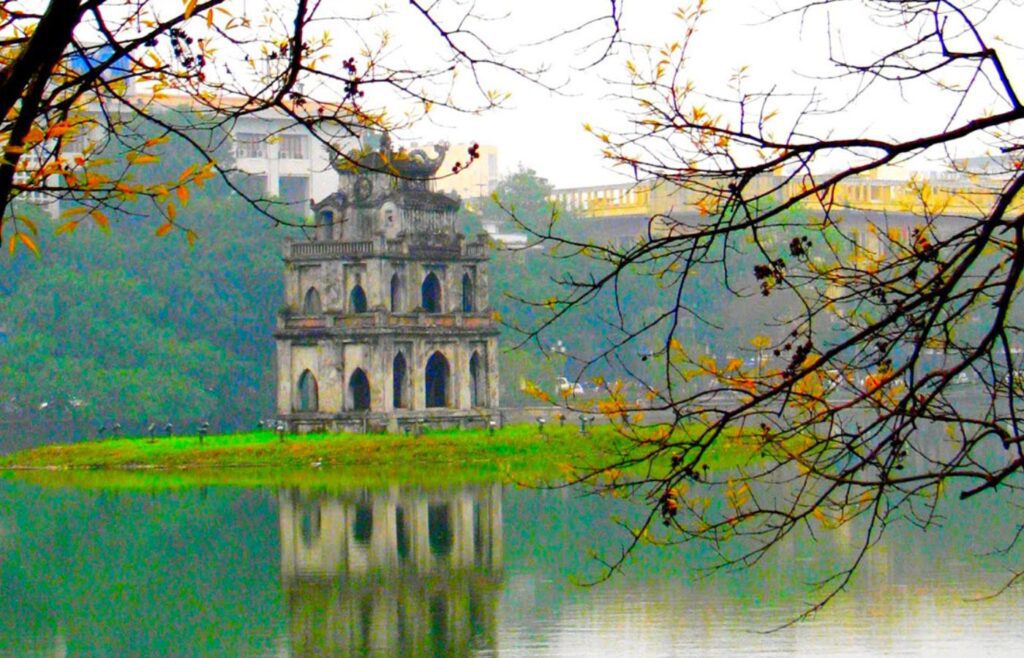 hoan kiem lake in hanoi