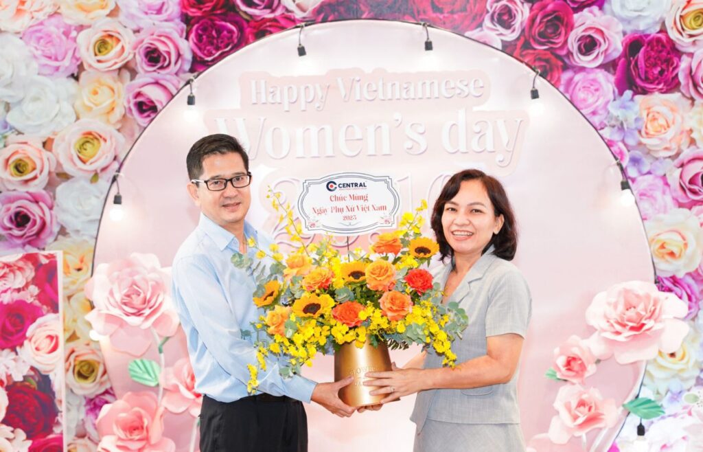 give flowers for Women’s Day and Mother’s Day in Vietnam
