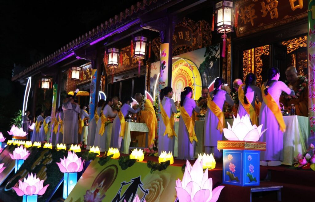 vu lan festival in temple