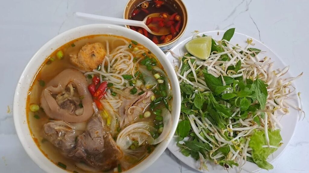 customize the Vietnamese noodle bow