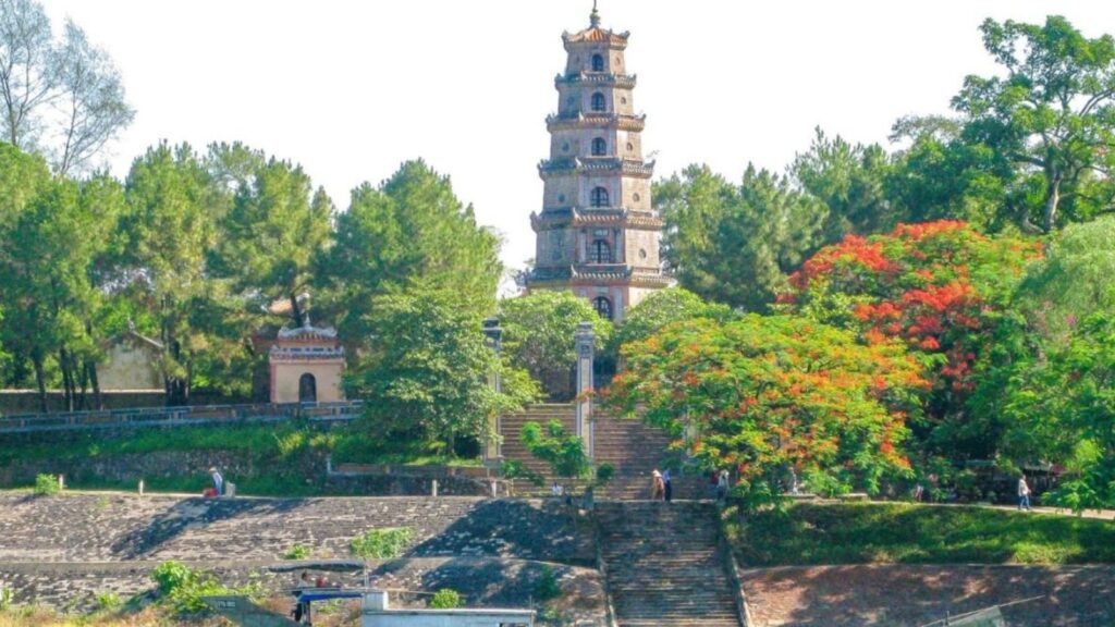 thien mu pagoda in vietnam