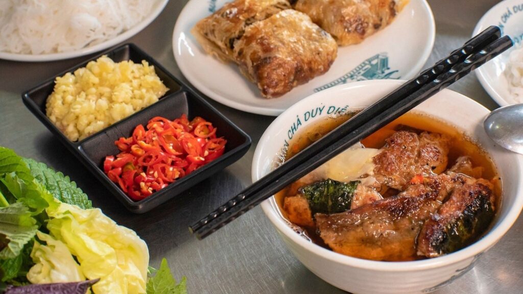 try vietnamese food in tours