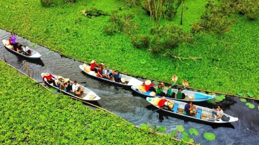 floating villages in Vietnam location