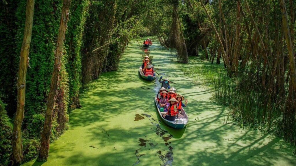 best things to do at floating villages in Vietnam