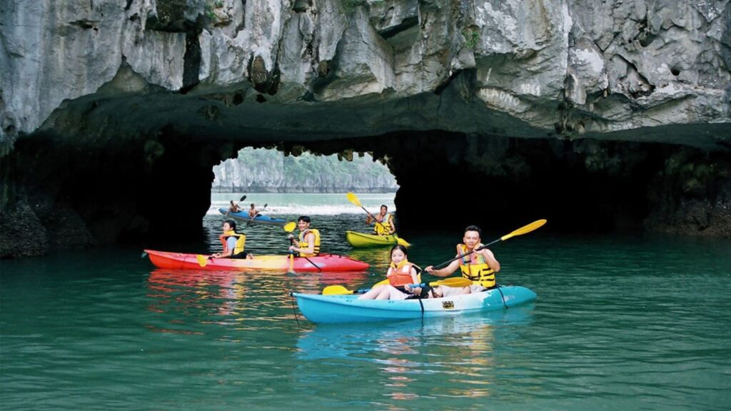 halong bay kayaking