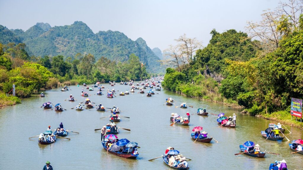 perfume pagoda festival in vietnam