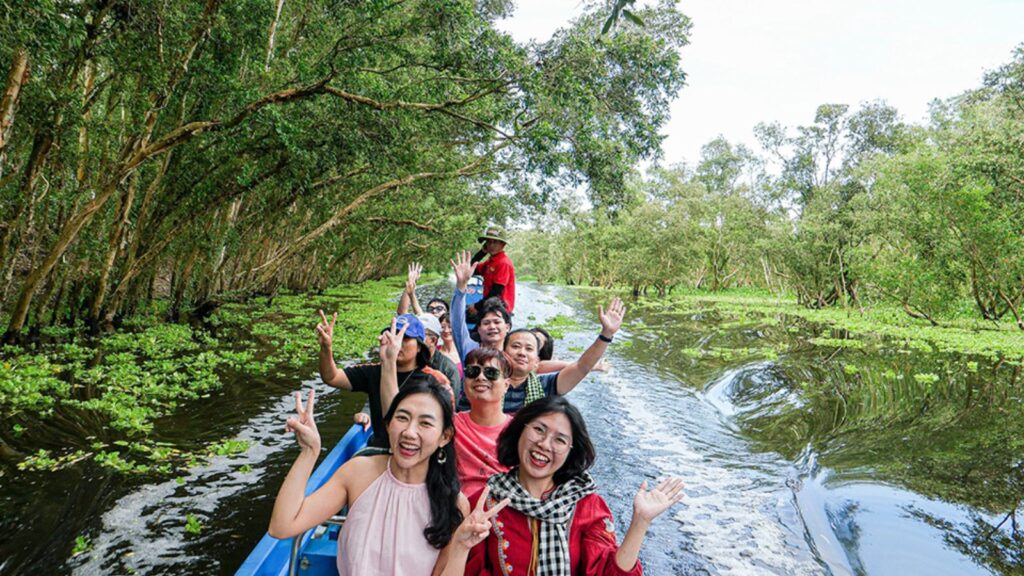 rowing boat at Tra Su cajuput forest