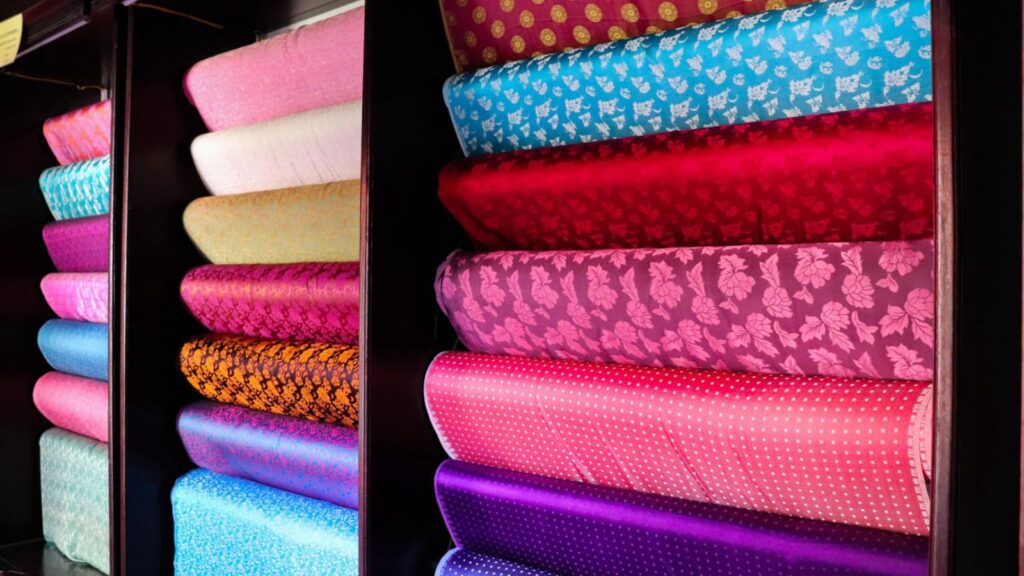 silk products as Vietnamese gifts